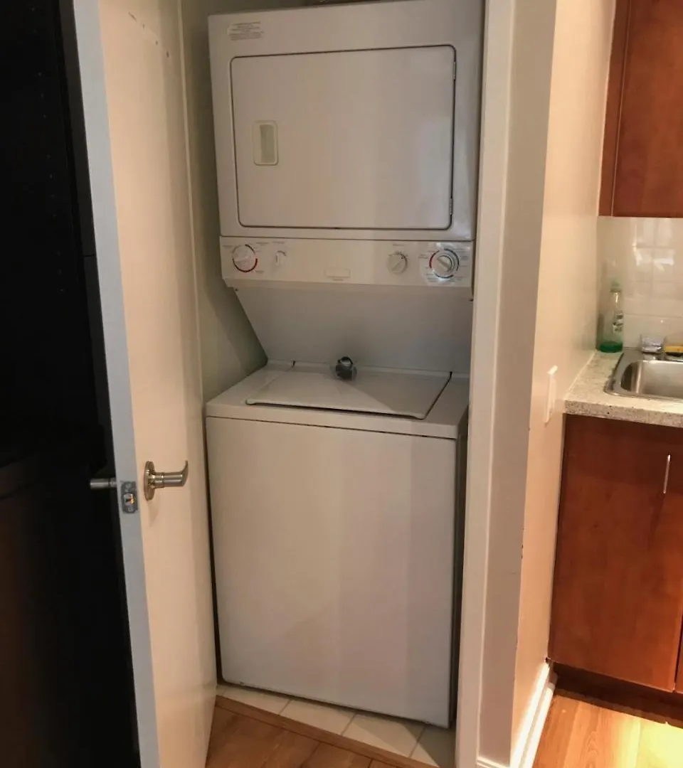 Atlas Suites Furnished Apartments- Rogers Center, Downtown Toronto